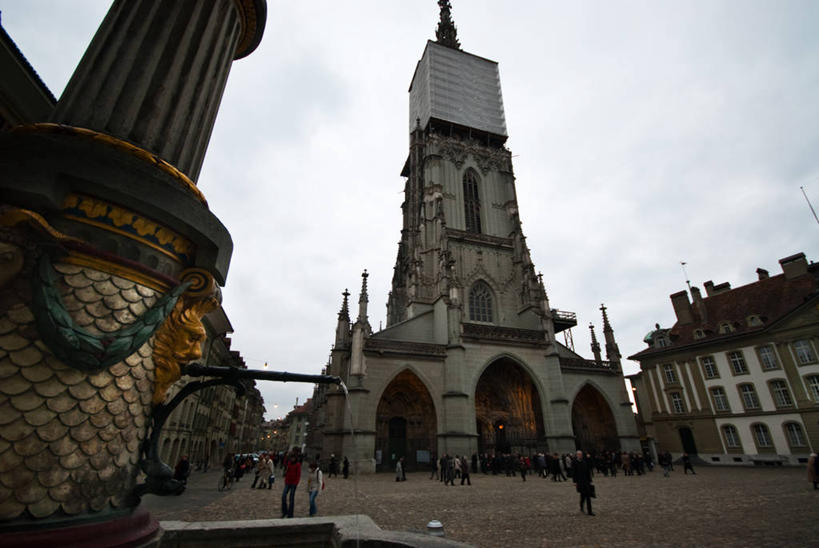 横图,室外,白天,城市,建筑,瑞士,云,古城,首都,历史,伯尔尼,天空,摄影,宗教,基督教,宗教建筑,哥特式风格,彩图,大教堂,传统文化