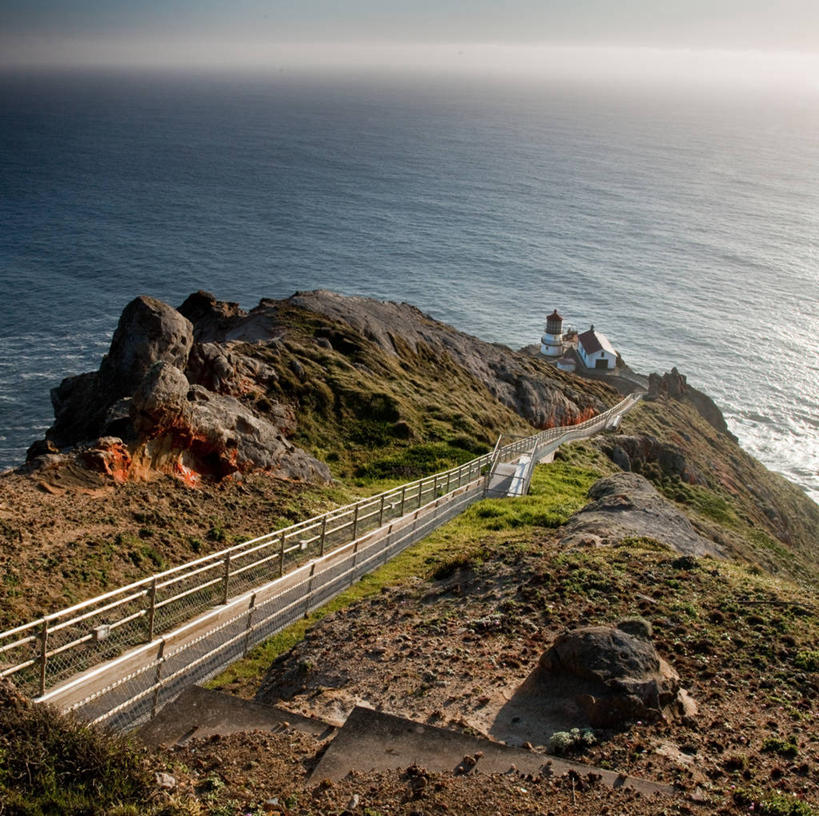 无人,公园,栏杆,横图,室外,白天,海洋,道路,路,美国,信息,篱笆,悬崖,灯塔,交通,方向,风景,自然,摄影,引导,指引,保护,宁静,北美,北美洲,国家公园,加利福尼亚,美洲,加州,加利福尼亚州,金州,黄金州,北亚美利加洲,亚美利加洲,航标,马林县,彩图,美利坚合众国,雷斯岬国家海岸公园,导航