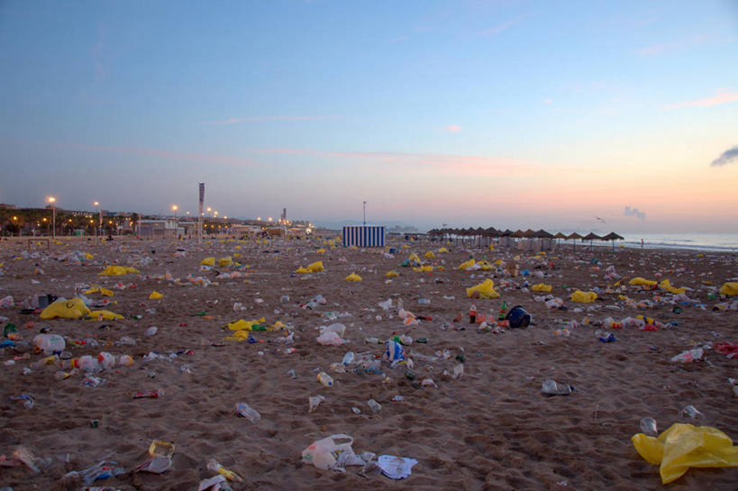 无人,横图,室外,西班牙,许多,环保,沙子,黎明,很多,凌乱,塑料袋,摄影,能源,污染,照亮,回收,资源,早晨,多余,利用,低碳,循环,万里无云,持续,空气污染,巴伦西亚省,海滩,彩图