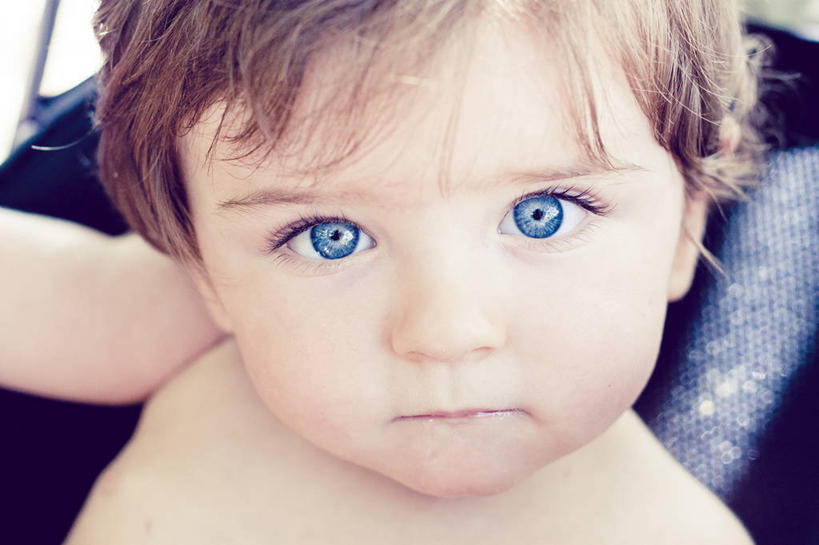 西方人,婴儿,儿童,脸,头,眼睛,脸颊,一个人,横图,室内,特写,白天,纯洁,西班牙,欧洲,欧洲人,仅一个人,肩膀,小孩,蓝色,可爱,童年,童趣,摄影,活泼,宝宝,肖像,童真,纯真,烂漫,无邪,安达路西亚,哈恩,伶俐,天真,白种人,孩子,头部,脸部,脸蛋,面部,彩图,幼儿,好奇心