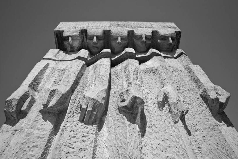 无人,横图,阶调图片,室外,白天,仰视,建筑,波兰,艺术,雕像,历史,天空,摄影,怪异,记忆,集中营,克拉科夫,彩图,低角度拍摄