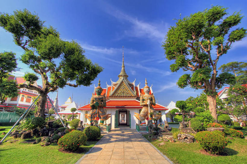 无人,寺庙,横图,室外,白天,建筑,曼谷,泰国,雕像,云,首都,历史,草,树,天空,自然,摄影,佛教,宗教建筑,郑王庙,彩图