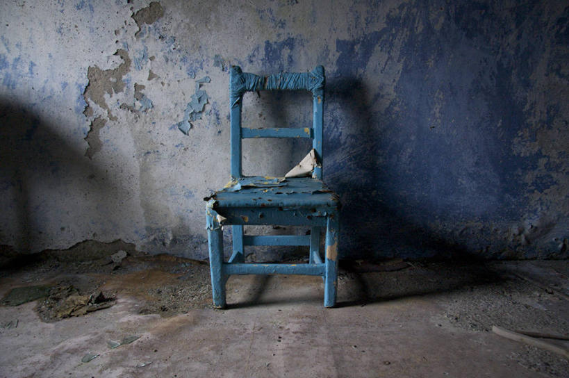 无人,横图,室内,椅子,爱尔兰,废弃,房屋,破坏,破损,蓝色,摄影,报废,损坏,废物,下降,丢弃,放弃,抛弃,摈弃,彩图,屏弃,摈斥,摒除