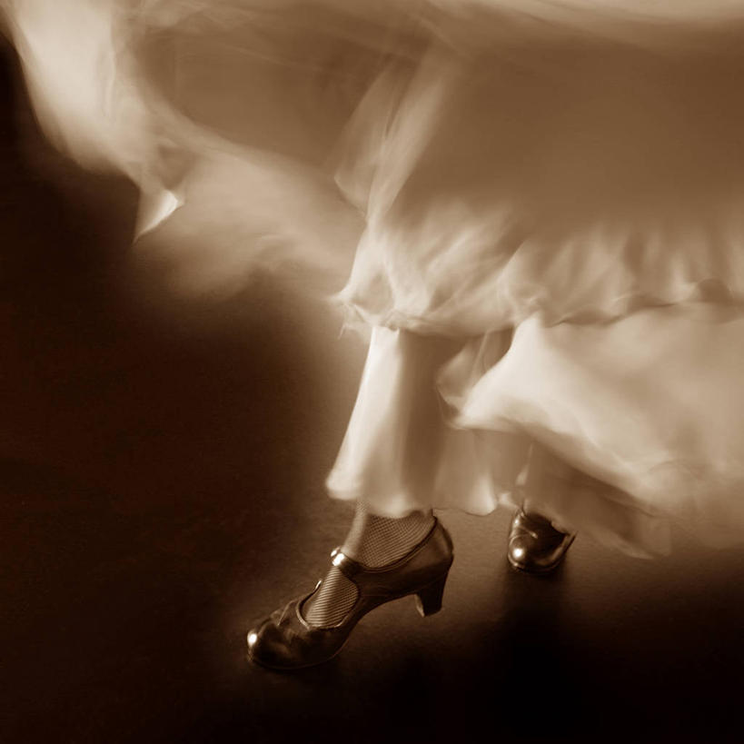 成年人,腿,一个人,方图,室内,运动模糊,裙子,鞋子,西班牙,仅一个女性,表演,平衡,人体,摄影,部分,芭蕾舞鞋,塞维尔,四肢,技能,芭蕾舞,彩图,传统文化,弗拉明戈舞,芭蕾舞者