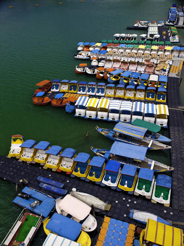 无人,竖图,俯视,室外,白天,船,台湾,一排,停靠,整齐,排列,运输,摄影,多样,队列,停泊,脚踏船,死水,彩图,高角度拍摄