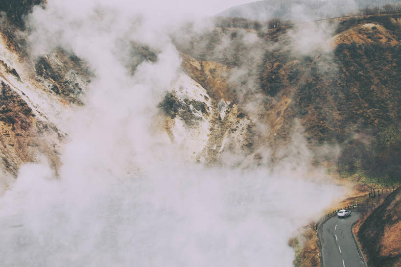 无人,横图,俯视,室外,白天,旅途,火山,山,路,汽车,日本,蒸汽,自然,烟,运输,摄影,爆发,驾车,活火山,彩图,高角度拍摄,旅行,地狱谷
