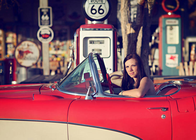 成年人,脸,头,脸颊,一个人,微笑,横图,室外,白天,幸福,旅途,城市,汽车,美国,仅一个年轻女性,仅一个女性,仅一个人,数字,古典,肩膀,敞篷车,运输,摄影,亚利桑那,肖像,加油机,年轻女性,女人,女性,年轻人,头部,脸部,脸蛋,面部,彩图,美人