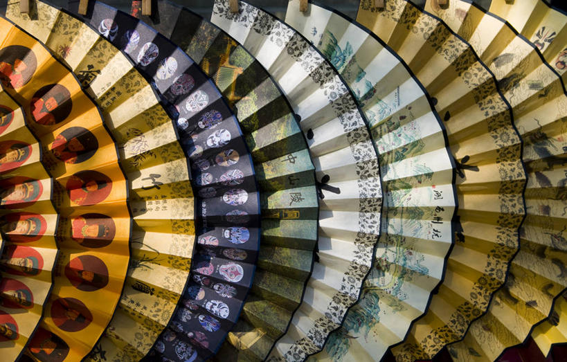 无人,横图,室外,白天,南京,一排,整齐,扇子,折扇,排列,纪念品,零售,摄影,多样,队列,中国文化,选择,式样,美术工艺,设计,彩图