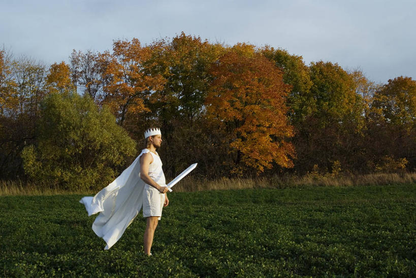 成年人,一个人,横图,室外,白天,侧面,美景,俄罗斯,仅一个男性,仅一个人,景观,田地,拿着,草,树,仅一个年轻男性,白色,风景,天空,自然,思考,景色,个性,摄影,幽默,自然风光,节杖,男人,男性,年轻男性,年轻人,秋天,彩图,性格