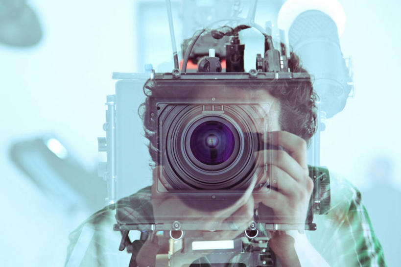 西方人,成年人,中年人,脸,头,脸颊,一个人,摄影师,站,横图,室内,白天,正面,技术,相机,英国,欧洲,欧洲人,仅一个男性,仅一个人,仅一个中年男性,反射,首都,拿着,休闲装,肩膀,自拍,摄影,男人,男性,中年男性,白种人,头部,脸部,脸蛋,面部,彩图,电影摄像机