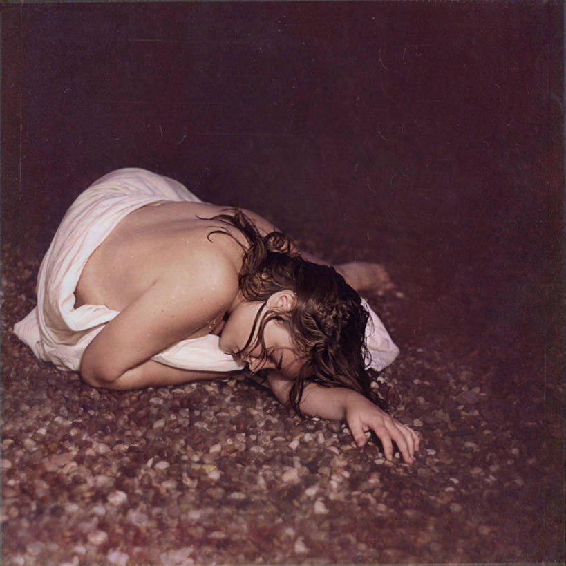 西方人,成年人,头发,一个人,躺,方图,阶调图片,室外,白天,性感,英国,欧洲,欧洲人,仅一个年轻女性,仅一个女性,仅一个人,包裹,纺织物,毛巾,清洁,赤脚,鹅卵石,摄影,潮湿,保暖,毛发,迷路,搁浅,透气,防水,湿润,储水,耐磨,吸水,尤物,柴郡,年轻女性,女人,女性,白种人,年轻人,长发,海滩,彩图,独处