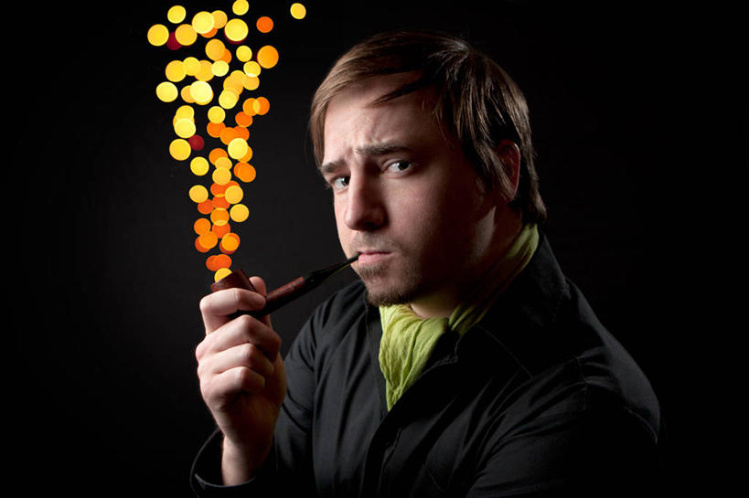 西方人,成年人,脸,头,脸颊,头发,一个人,吸烟,横图,信心,德国,欧洲,欧洲人,仅一个男性,仅一个人,黑色背景,拿着,肩膀,仅一个年轻男性,泡泡,围巾,金色,摄影,烟斗,照亮,上瘾,照明设备,肖像,想法,伍珀塔尔,男人,男性,年轻男性,白种人,年轻人,头部,脸部,脸蛋,面部,彩图,影棚拍摄