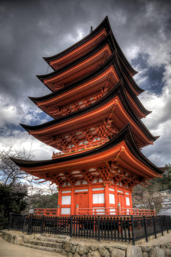无人,栏杆,竖图,室外,白天,仰视,建筑,日本,日本文化,云,宝塔,天空,摄影,宗教,神殿,宗教建筑,式样,彩图,低角度拍摄,传统文化,宫屿