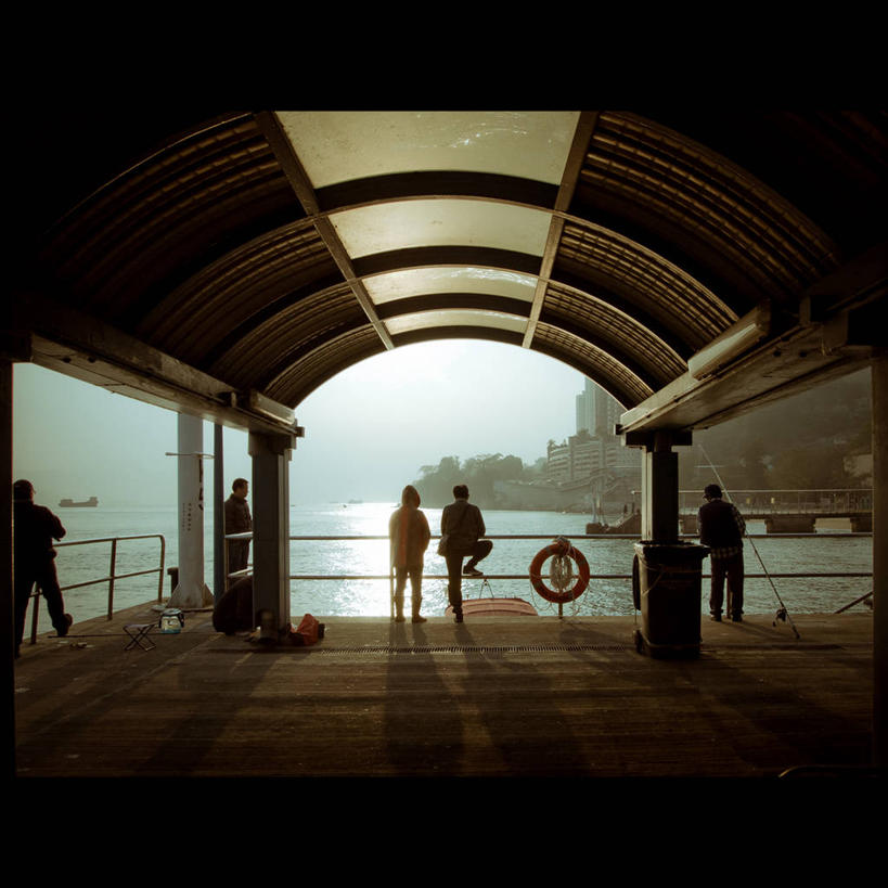 成年人,码头,站,方图,室外,海洋,日落,建筑,香港,五个人,阴影,拱门,放松,摄影,享乐,男人,女人,休闲活动,彩图