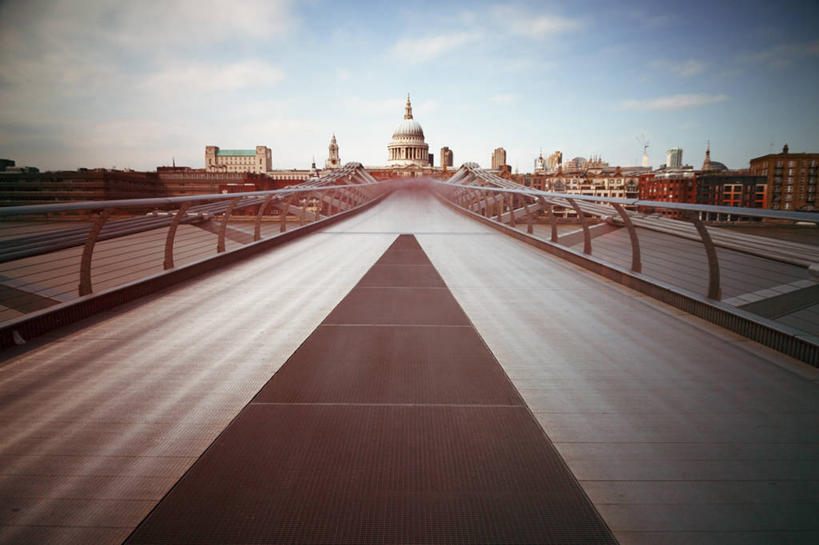 无人,栏杆,横图,室外,白天,建筑,英国,云,桥,首都,历史,圣保罗大教堂,天空,地标建筑,摄影,宗教,基督教,英国文化,伦敦千禧桥,彩图,广角