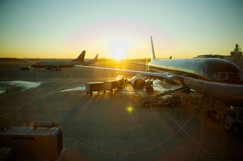 机场,横图,镜头眩光,旅途,日落,太阳,飞机,日光,美国,办公用品,天空,运输,摄影,彩图,飞机跑道