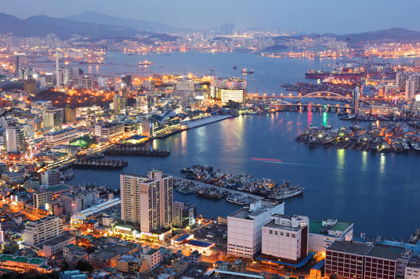 无人,横图,俯视,室外,白天,度假,美景,山,城市风光,城市,建筑,摩天大楼,船,釜山,韩国,停靠,反射,景观,娱乐,享受,休闲,景色,放松,运输,摄影,照亮,停泊,彩图,高角度拍摄,旅行,海港