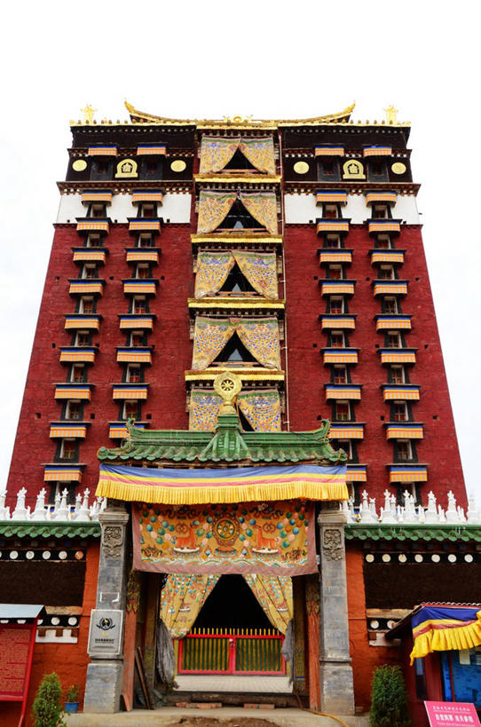 无人,竖图,室外,白天,建筑,现代,天空,地标建筑,摄影,佛教,中国文化,修道院,甘肃省,彩图