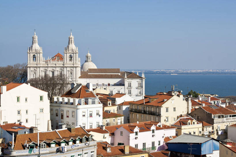 无人,教堂,横图,室外,白天,度假,美景,城市风光,城市,建筑,葡萄牙,欧洲,屋顶,景观,首都,娱乐,里斯本,白色,享受,休闲,景色,南美,放松,摄影,南美洲,西印度群岛,基督教,拉丁美洲,南欧,修道院,美洲,万里无云,塔霍河,亚美利加洲,南亚美利加洲,葡萄牙共和国,格林纳丁斯,圣文森特,阿尔法玛,彩图,矫饰主义,河口