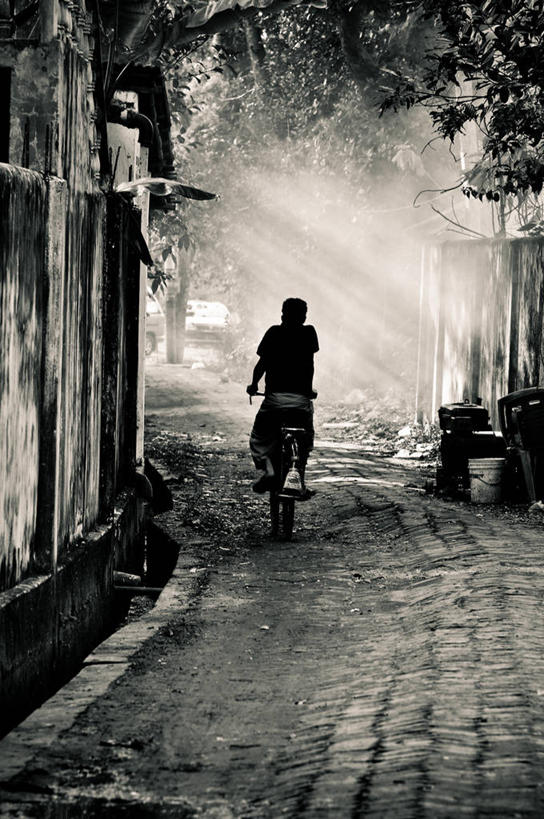 一个人,坐,竖图,黑白,街道,自行车,汽车,日光,孟加拉国,亚洲,拿着,车,脚踏车,骑,交通工具,骑车,运输,摄影,载具,南亚,剪影,孟加拉人民共和国,吉大港,旅行,巷