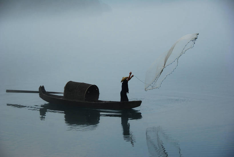 成年人,一个人,渔夫,横图,室外,侧面,渔业,河流,船,仅一个男性,反射,黎明,自然,运输,摄影,早晨,剪影,鱼网,湖南省,扔,彩图,传统文化