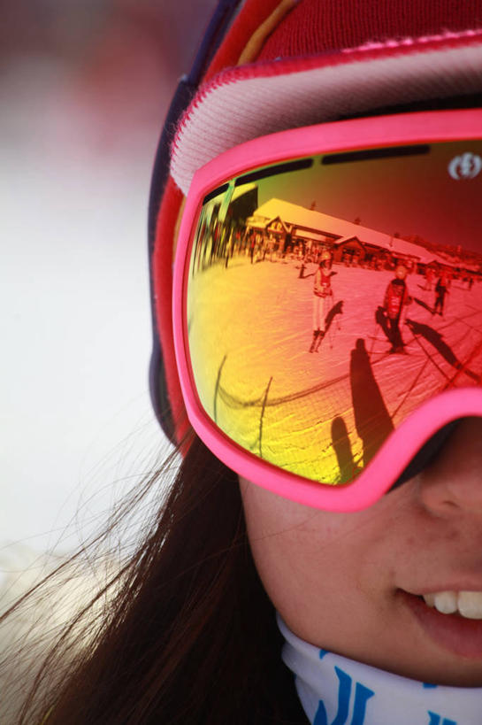 成年人,脸,头,脸颊,一个人,微笑,竖图,室外,特写,白天,度假,满意,幸福,雪,韩国,仅一个年轻女性,仅一个女性,仅一个人,反射,肩膀,摄影,享乐,滑雪镜,滑雪运动,年轻女性,女人,女性,年轻人,头部,脸部,脸蛋,面部,彩图