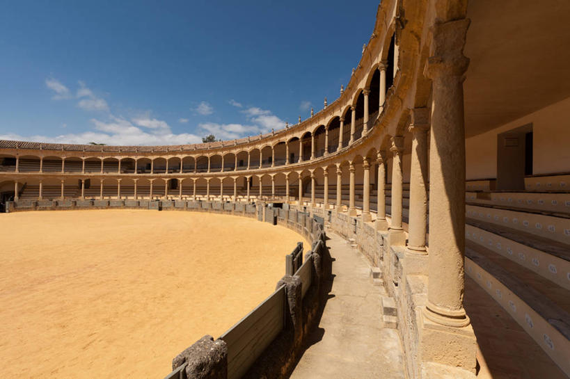 无人,体育馆,运动场,横图,室外,白天,运动,建筑,西班牙,一排,整齐,柱子,云,体育场,斗牛场,排列,天空,摄影,队列,安达路西亚,运动馆,彩图