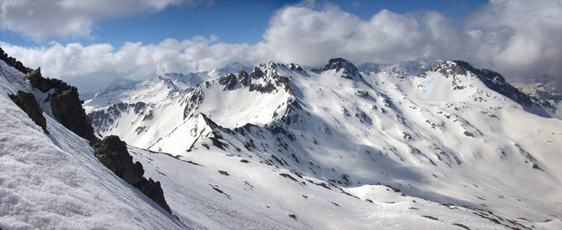 无人,横图,全景,室外,白天,美景,山,山脉,雪,雪山,西班牙,地形,景观,云,冬天,风景,天空,自然,景色,寒冷,摄影,宁静,自然风光,韦斯卡,彩图