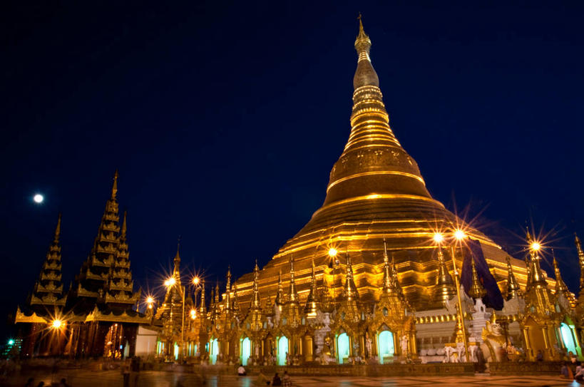无人,横图,室外,夜晚,建筑,缅甸,亚洲,月亮,首都,宝塔,树,地标建筑,摄影,东南亚,佛教,照亮,宗教建筑,万里无云,缅甸联邦,瑞德贡大金塔,仰光大金塔,仰光大金寺,雪德宫大金塔,大金塔,瑞大光塔,瑞光大金塔,彩图,仰光,雪达根大金寺