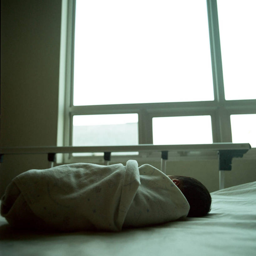 婴儿,儿童,一个人,躺,方图,室内,白天,侧面,纯洁,窗户,床,卧室,印度尼西亚,仅一个人,包装,毯子,小孩,可爱,摄影,活泼,宝宝,纯真,烂漫,无邪,西爪哇,开端,伶俐,天真,孩子,睡觉,彩图,万隆