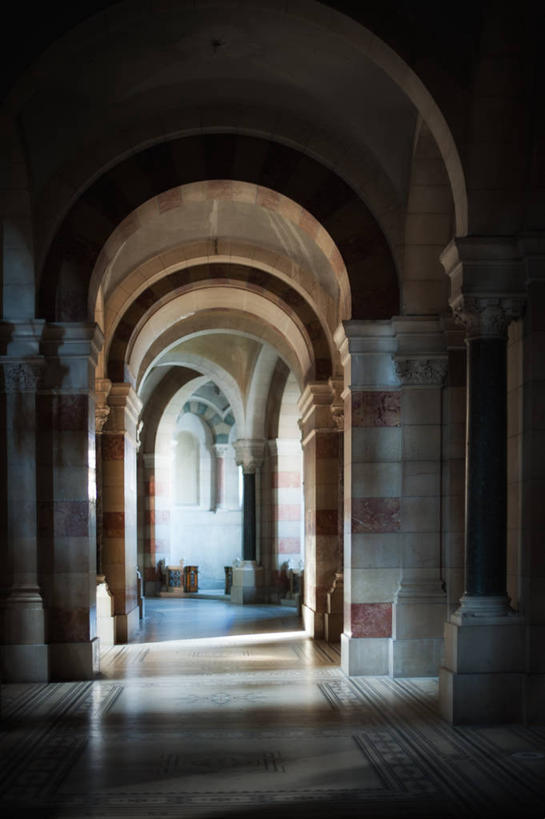 无人,竖图,室内,白天,马赛,天花板,建筑,日光,法国,花纹,图案,拱门,摄影,砖地,宁静,基督教,普罗旺斯,法国文化,19世纪,马赛大教堂,式样,彩图