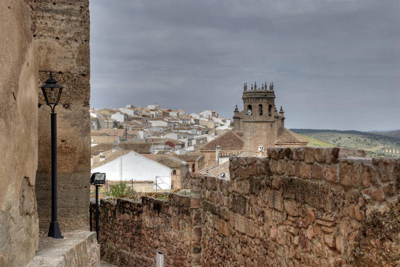 无人,教堂,横图,室外,白天,建筑,路灯,西班牙,乡村,石墙,天空,摄影,宗教,基督教,安达路西亚,哈恩,彩图