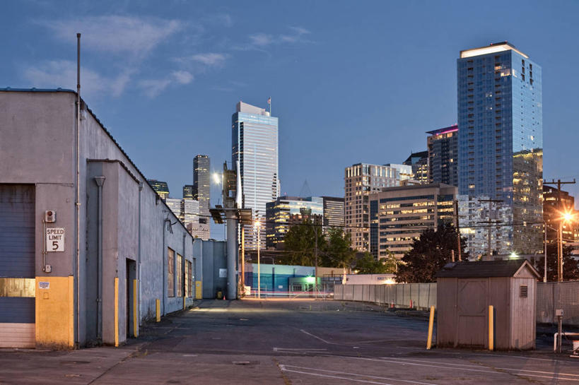 无人,横图,室外,天际线,道路,建筑,街道,路,路灯,公路,美国,废弃,云,交通,现代,天空,黄昏,摄影,报废,废物,丢弃,市区,放弃,抛弃,华盛顿州,西雅图,摈弃,马路,彩图,屏弃,摈斥,摒除,公车站