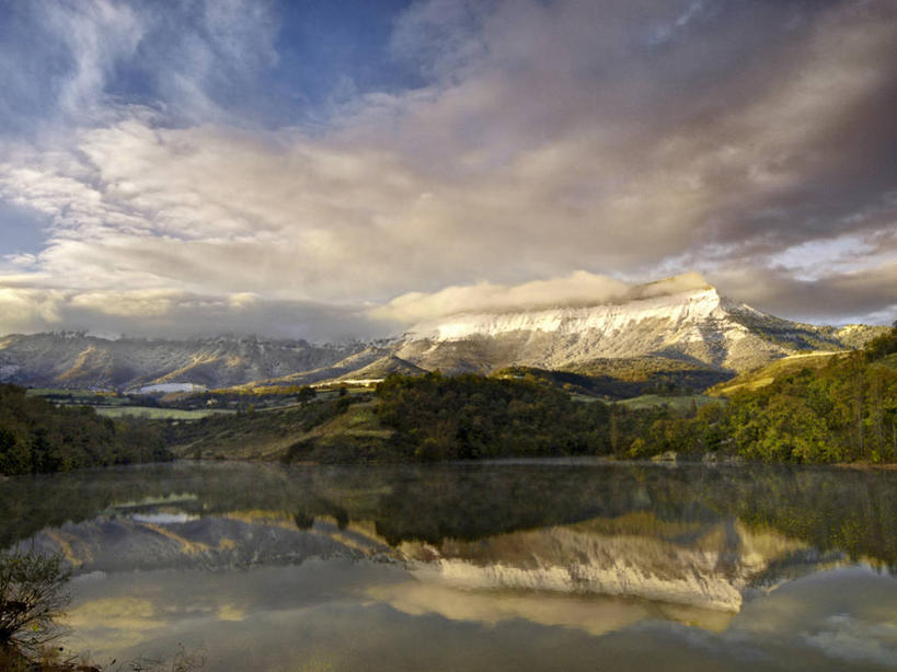 无人,横图,室外,白天,湖,美景,山,日光,西班牙,反射,景观,云,天空,自然,景色,寒冷,摄影,宁静,自然风光,布尔戈斯,彩图