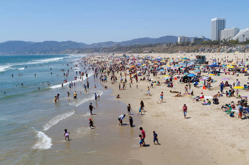 横图,俯视,室外,白天,度假,海洋,山,美国,沙子,许多人,天空,自然,波浪,一群人,休息,摄影,北美,北美洲,加利福尼亚,美洲,加州,洛杉矶,加利福尼亚州,金州,黄金州,北亚美利加洲,亚美利加洲,天使之城,圣莫尼卡海滩,海滩,休闲活动,彩图,高角度拍摄,县治,洛杉矶县,美利坚合众国,洛城