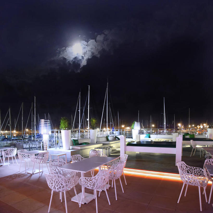 无人,方图,室外,夜晚,桌子,椅子,西班牙,停靠,云,满月,天空,运输,摄影,照亮,停泊,游艇码头,卡斯特利翁省,彩图