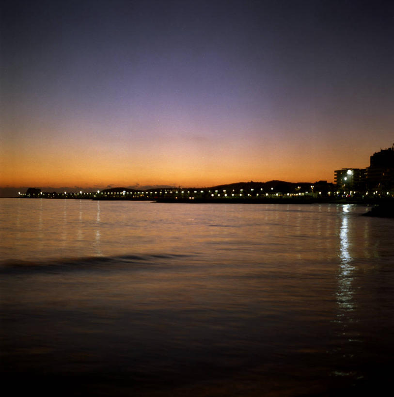 无人,竖图,室外,美景,水,道路,路,西班牙,反射,景观,小路,交通,宏伟,风景,自然,黄昏,景色,摄影,宁静,照亮,自然风光,万里无云,彩图,锡切斯,巴塞罗那省