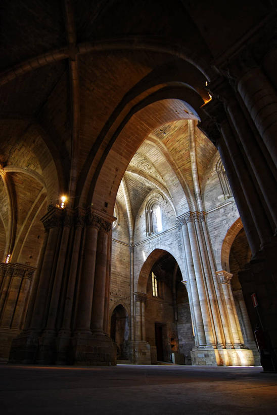 无人,竖图,室内,西班牙,阴影,柱子,拱门,摄影,宗教,宁静,基督教,莱里达省,莱里达,彩图,大教堂