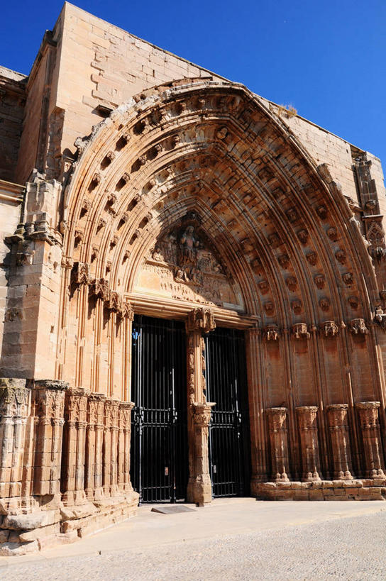 无人,竖图,室外,白天,西班牙,拱门,历史,摄影,宗教,宁静,基督教,万里无云,莱里达省,彩图,大教堂