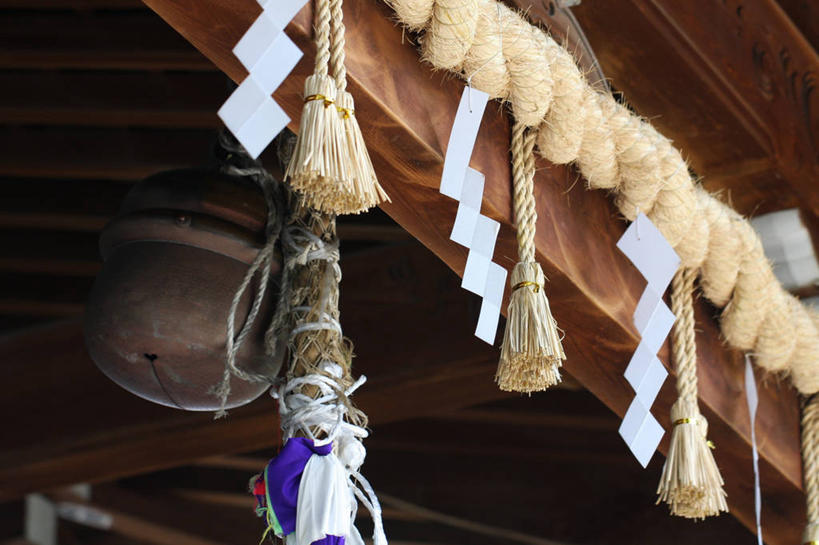 无人,横图,室外,白天,日本,吊挂,悬挂,节日,日本文化,纸,树荫,挂,文化,绳子,祈祷,健康,许愿,摄影,宗教,信仰,纪念,神道,祈求,神殿,神道教,灵性,平安,彩图