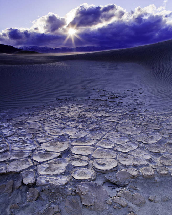 无人,竖图,室外,白天,镜头眩光,沙漠,太阳,全球变暖,美国,沮丧,地形,云,风景,天空,自然,颜色,摄影,宁静,泥,加利福尼亚,干的,死亡谷国家公园,大盆地国家公园,彩图