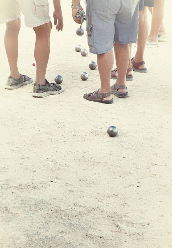 四个人,站,竖图,室外,白天,留白,锻炼,运动,法国,欧洲,沙子,速度,娱乐,运动器械,球,健身器械,力量,平衡,摄影,技巧,协调,西欧,法兰西,健身器材,灵敏,柔韧,法兰西共和国,趣味,耐力,抗争,法兰西第五共和国,地掷球,滚球,朗格多克.鲁西永,朗格多克.鲁西永大区,体育,海滩,彩图,健身,运动器材,法式滚球