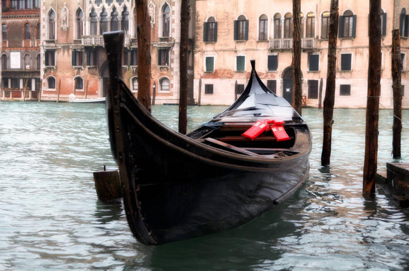 无人,横图,室外,白天,建筑,船,意大利,威尼斯,停靠,柱子,交通工具,运输,摄影,运河,舟,停泊,载具,缆绳,意大利文化,系船柱,缆绳桩,缆绳柱,系缆桩,彩图