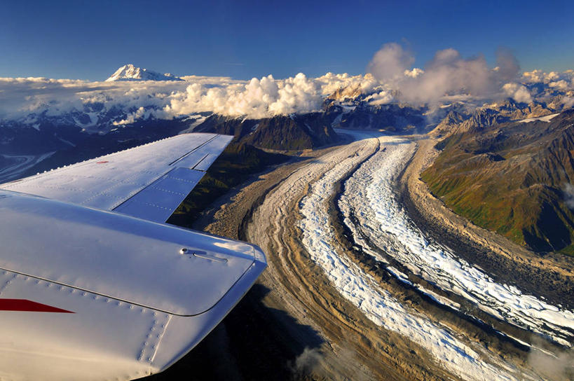 无人,横图,俯视,航拍,室外,白天,山,山脉,飞机,美国,弯曲,天空,自然,运输,摄影,宁静,鸟瞰,沟壑,冰河,麦金利峰,自然地理,彩图,高角度拍摄,旅行,阿拉斯加山脉