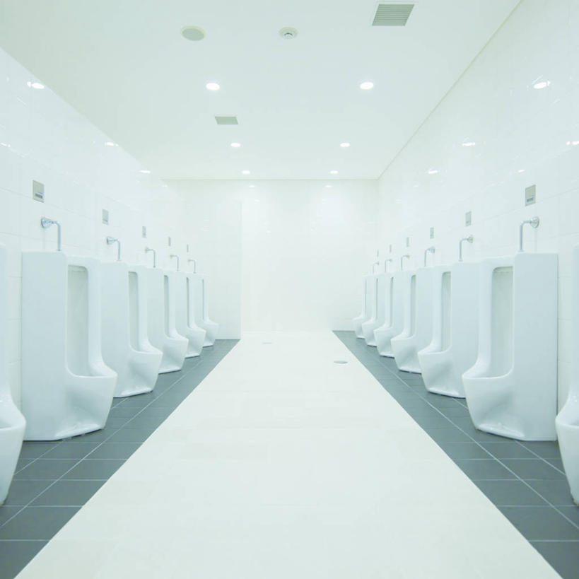 无人,方图,室内,重复,日本,一排,整齐,瓷砖,墙,现代,排列,白色,摄影,卫生,照明设备,队列,公共厕所,彩图,尿壶