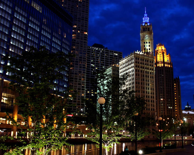 无人,横图,室外,夜晚,城市,建筑,美国,反射,云,塔,现代,天空,摄影,照亮,北美,北美洲,美洲,伊利诺斯州,芝加哥市,北亚美利加洲,亚美利加洲,芝加哥河,彩图,箭牌大厦,美利坚合众国