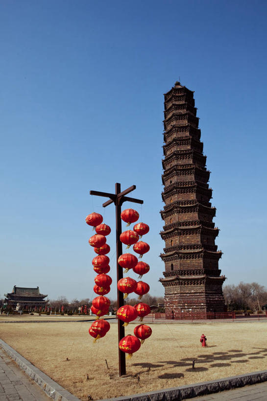 无人,竖图,室外,白天,天际线,建筑,阴影,灯笼,地形,塔,杆,历史,树,摄影,宁静,开封,万里无云,河南省,彩图