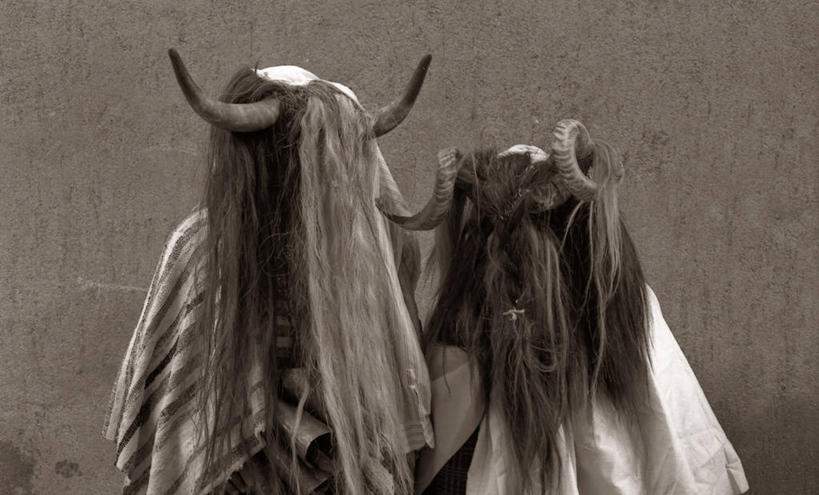 两个人,横图,阶调图片,室外,白天,民族服装,西班牙,狂欢节,服装,庆祝,古典,文化,传统,衣服,摄影,服饰,古装,享乐,阿维拉,韵味,彩图,传统服装,民俗服,欢乐,传统文化,传统节日