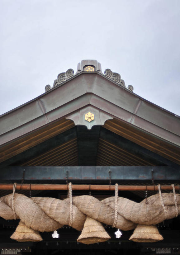 无人,竖图,室外,白天,建筑,日本,吊挂,悬挂,日本文化,屋顶,挂,历史,线绳,摄影,神殿,宗教建筑,宗教用品,万里无云,岛根县,式样,彩图