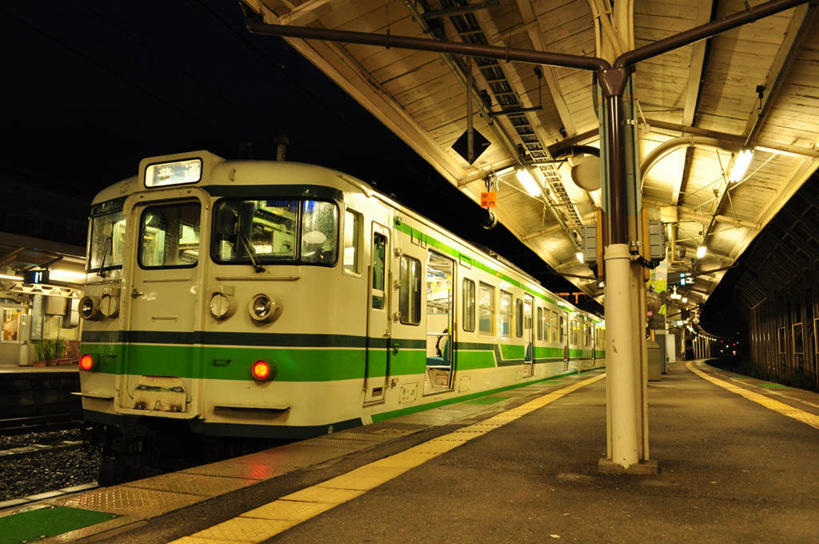 无人,火车站,横图,室外,夜晚,路,铁路,火车,车站,日本,轨道,站台,公共交通,交通,铁轨,月台,运输,摄影,照亮,群马县,彩图,铁路车站,铁路站